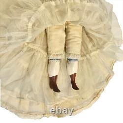 Poupée De Porcelaine Vintage 19 En Robe Ornée Avec Des Jupons