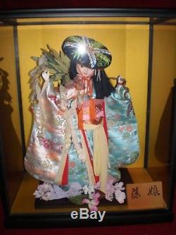 Poupée En Porcelaine Japonaise Vintage Geisha Avec Caisse En Bois Et Verre