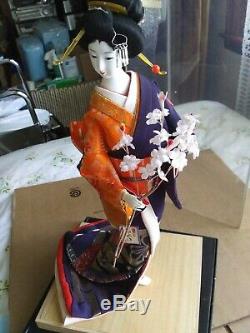 Poupée Geisha Japonaise En Porcelaine. Kimono 20 Vintage Du Japon. Gagnant