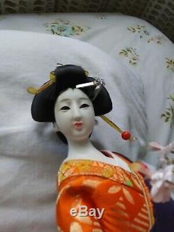 Poupée Geisha Japonaise En Porcelaine. Kimono 20 Vintage Du Japon. Gagnant