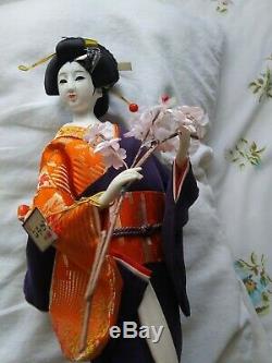 Poupée Geisha Japonaise En Porcelaine. Kimono 20 Vintage Du Japon. Gagnant