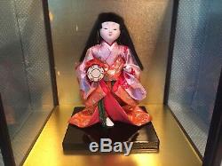 Poupée Ichimatsu Gofun Geisha Vintage Japonaise Avec Tête En Porcelaine Dans Un Coffret En Verre
