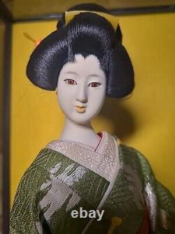 Poupée Maiko Vintage du Japon Oyama avec visage en porcelaine, yeux en verre dans une vitrine de 21 pouces