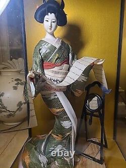 Poupée Maiko Vintage du Japon Oyama avec visage en porcelaine, yeux en verre dans une vitrine de 21 pouces