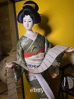 Poupée Maiko Vintage du Japon Oyama avec visage en porcelaine, yeux en verre dans une vitrine de 21 pouces