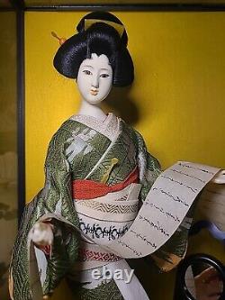 Poupée Maiko Vintage du Japon Oyama avec visage en porcelaine, yeux en verre dans une vitrine de 21 pouces