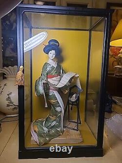 Poupée Maiko Vintage du Japon Oyama avec visage en porcelaine, yeux en verre dans une vitrine de 21 pouces