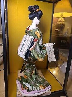 Poupée Maiko Vintage du Japon Oyama avec visage en porcelaine, yeux en verre dans une vitrine de 21 pouces