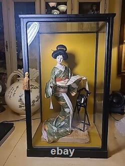 Poupée Maiko Vintage du Japon Oyama avec visage en porcelaine, yeux en verre dans une vitrine de 21 pouces