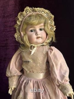 Poupée Princesse Armand Marseille 23 en Bisque avec Corps en Composition Allemande Antique