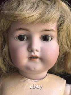 Poupée Princesse Armand Marseille 23 en Bisque avec Corps en Composition Allemande Antique