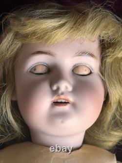 Poupée Princesse Armand Marseille 23 en Bisque avec Corps en Composition Allemande Antique