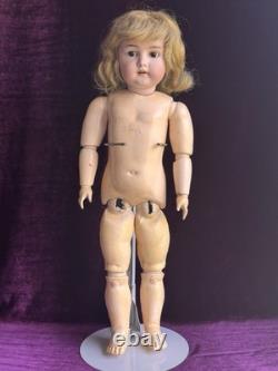 Poupée Princesse Armand Marseille 23 en Bisque avec Corps en Composition Allemande Antique