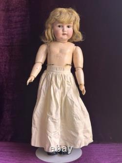 Poupée Princesse Armand Marseille 23 en Bisque avec Corps en Composition Allemande Antique