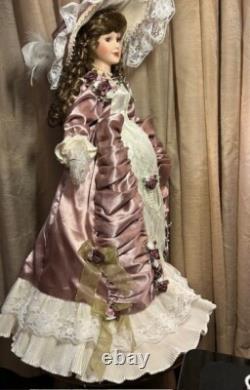 Poupée Victorienne en Porcelaine Ace View de 2 pieds taille 22