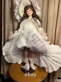 Poupée Victorienne en Porcelaine Ace View de 2 pieds taille 22