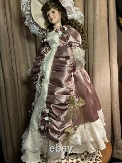 Poupée Victorienne en Porcelaine Ace View de 2 pieds taille 22