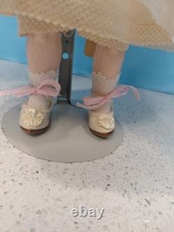 Poupée à tête en biscuit A. M. Little 1894 de 15 pouces avec robe et bonnet d’origine