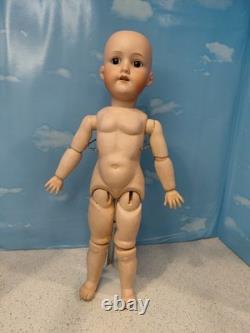 Poupée à tête en biscuit Armand Marseille n°18, bambin potelé, adorable robe