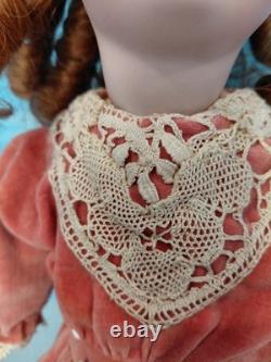 Poupée à tête en biscuit Kestner 17 168, merveilleuse robe