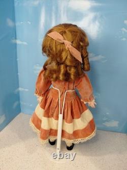 Poupée à tête en biscuit Kestner 17 168, merveilleuse robe