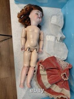 Poupée à tête en biscuit Kestner 17 168, merveilleuse robe