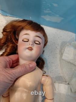 Poupée à tête en biscuit Kestner 17 168, merveilleuse robe