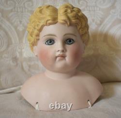 Poupée allemande antique avec œil en verre, tête en parian par Kling