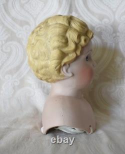 Poupée allemande antique avec œil en verre, tête en parian par Kling