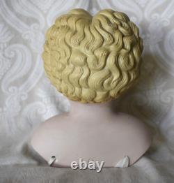 Poupée allemande antique avec œil en verre, tête en parian par Kling