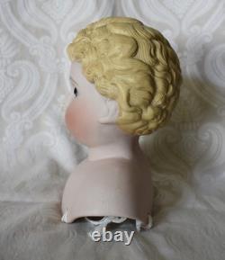 Poupée allemande antique avec œil en verre, tête en parian par Kling