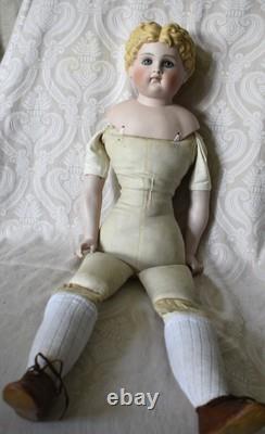 Poupée allemande antique avec œil en verre, tête en parian par Kling