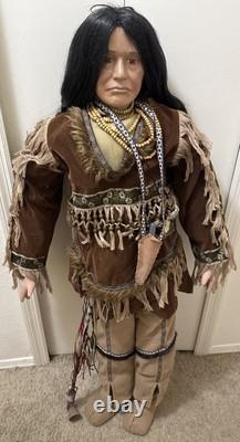 Poupée amérindienne en porcelaine vintage de 4 pieds avec une maison pour canard, héritage numéroté en édition limitée