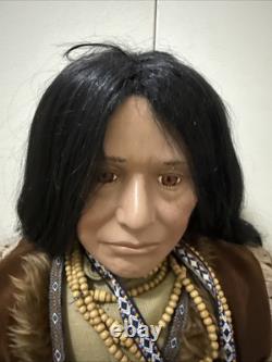 Poupée amérindienne en porcelaine vintage de 4 pieds avec une maison pour canard, héritage numéroté en édition limitée