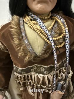 Poupée amérindienne en porcelaine vintage de 4 pieds avec une maison pour canard, héritage numéroté en édition limitée