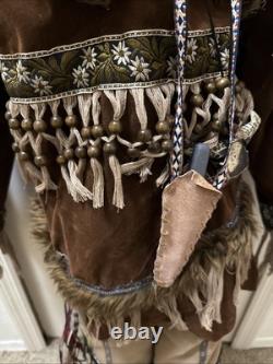 Poupée amérindienne en porcelaine vintage de 4 pieds avec une maison pour canard, héritage numéroté en édition limitée