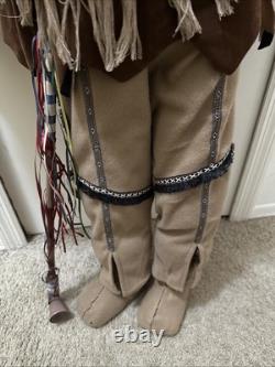 Poupée amérindienne en porcelaine vintage de 4 pieds avec une maison pour canard, héritage numéroté en édition limitée