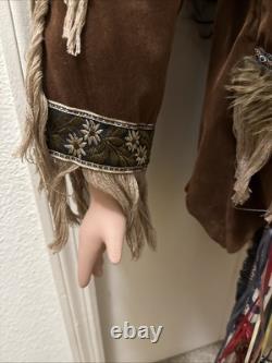 Poupée amérindienne en porcelaine vintage de 4 pieds avec une maison pour canard, héritage numéroté en édition limitée