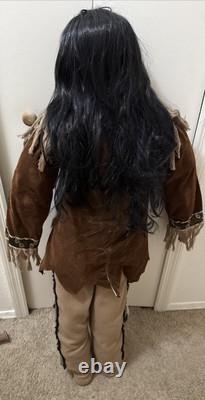 Poupée amérindienne en porcelaine vintage de 4 pieds avec une maison pour canard, héritage numéroté en édition limitée