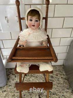 Poupée ancienne JD Kestner 257 9 bébé dans une chaise haute