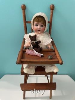 Poupée ancienne JD Kestner 257 9 bébé dans une chaise haute