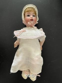Poupée ancienne JD Kestner 257 9 bébé dans une chaise haute