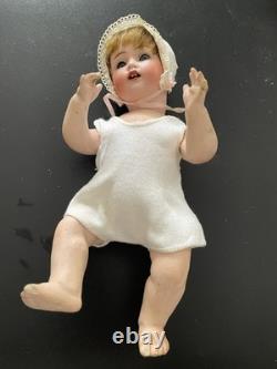 Poupée ancienne JD Kestner 257 9 bébé dans une chaise haute