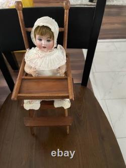 Poupée ancienne JD Kestner 257 9 bébé dans une chaise haute