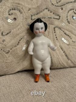 Poupée ancienne en porcelaine Frozen Charlie de 4,25 pouces, bottes orange, époque de la guerre de Sécession, vers les années 1860