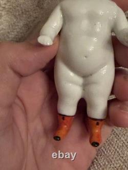 Poupée ancienne en porcelaine Frozen Charlie de 4,25 pouces, bottes orange, époque de la guerre de Sécession, vers les années 1860