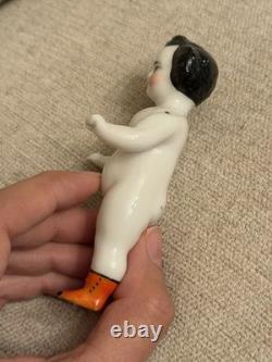 Poupée ancienne en porcelaine Frozen Charlie de 4,25 pouces, bottes orange, époque de la guerre de Sécession, vers les années 1860