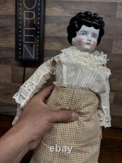 Poupée ancienne en porcelaine allemande 22, Allemagne 6, avec beaucoup de vêtements