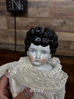 Poupée ancienne en porcelaine allemande 22, Allemagne 6, avec beaucoup de vêtements