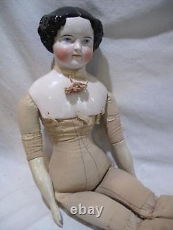 Poupée ancienne en porcelaine avec tête sur les épaules, fille en robe de prairie ancienne, 34 pouces de haut, des années 1880.